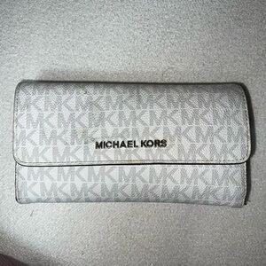 Michael Kors Jet Set Large Logo Trifold Wallet